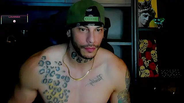 Snapshot of RickG_Oficial chatting on October 2, 2025, 11:12 pm RickG Oficial online show from October 2, 2025, 11:12 pm