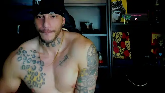 Snapshot of RickG_Oficial chatting on October 28, 2025, 11:29 pm RickG Oficial online show from October 28, 2025, 11:29 pm