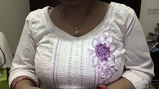 Gulaboo bhabi online show from February 3, 2025, 4:10 pm