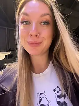 Sweet   Emily online show from December 5, 2025, 11:41 am