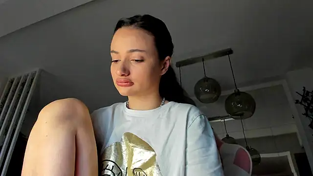 IreneVON online show from October 22, 2025, 4:02 am