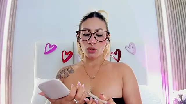 Emily robertss online show from February 16, 2026, 7:10 pm