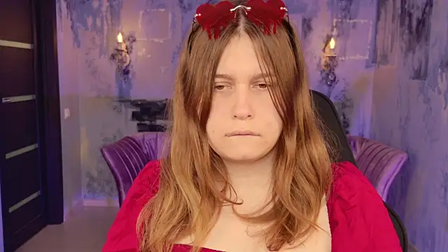 FioraMarmoris online show from October 9, 2025, 1:42 pm