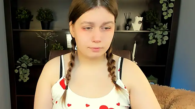 FioraMarmoris online show from November 24, 2025, 7:08 am