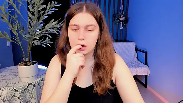 FioraMarmoris online show from March 15, 2026, 5:24 am