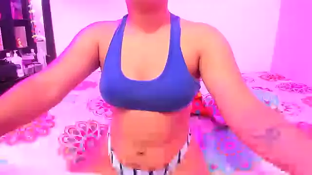 Snapshot of Ivonnesweets chatting on January 31, 2025, 12:17 am Ivonnesweets online show from January 31, 2025, 12:17 am