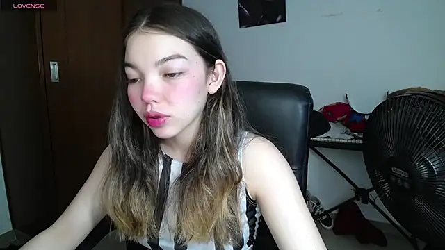 venelope1 online show from February 13, 2025, 2:34 am