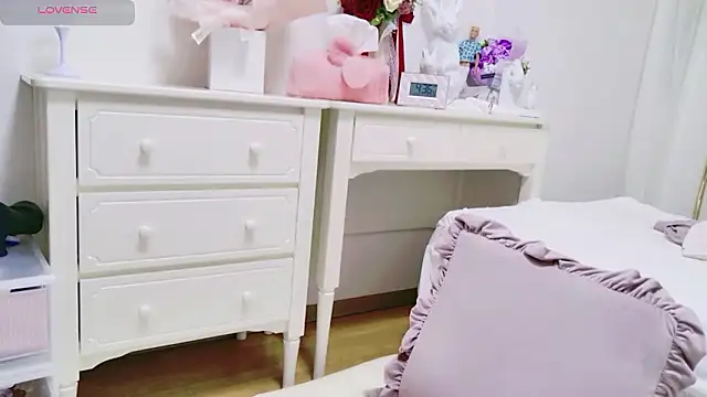 maii- online show from April 20, 2026, 7:37 pm