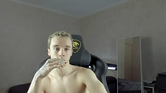 Snapshot of MasonWarholl chatting on December 11, 2024, 3:37 pm MasonWarholl online show from December 11, 2024, 3:37 pm