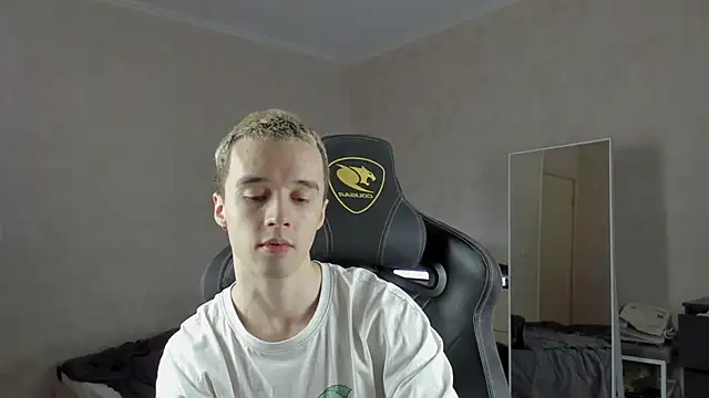 Snapshot of MasonWarholl chatting on December 12, 2024, 12:22 pm MasonWarholl online show from December 12, 2024, 12:22 pm