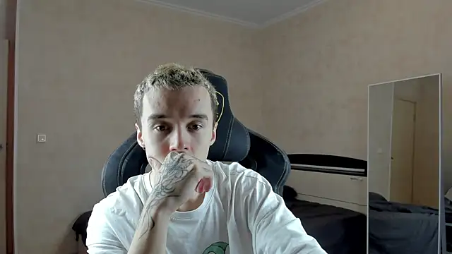 Snapshot of MasonWarholl chatting on December 13, 2024, 3:43 pm MasonWarholl online show from December 13, 2024, 3:43 pm