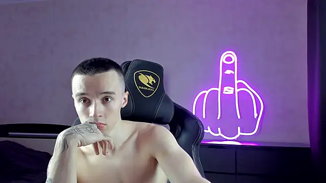 Snapshot of MasonWarholl chatting on December 19, 2024, 6:01 pm MasonWarholl online show from December 19, 2024, 6:01 pm