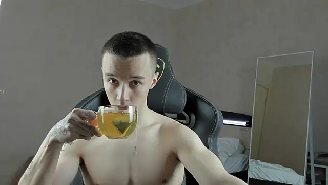 Snapshot of MasonWarholl chatting on December 23, 2024, 10:33 pm MasonWarholl online show from December 23, 2024, 10:33 pm