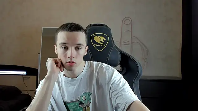 Snapshot of MasonWarholl chatting on January 7, 2025, 10:52 pm MasonWarholl online show from January 7, 2025, 10:52 pm