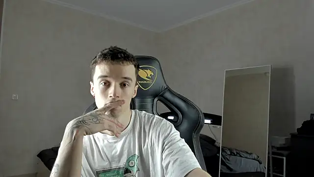 Snapshot of MasonWarholl chatting on March 4, 2025, 3:44 am MasonWarholl online show from March 4, 2025, 3:44 am