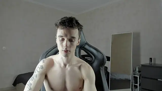 Snapshot of MasonWarholl chatting on March 18, 2025, 5:20 am MasonWarholl online show from March 18, 2025, 5:20 am