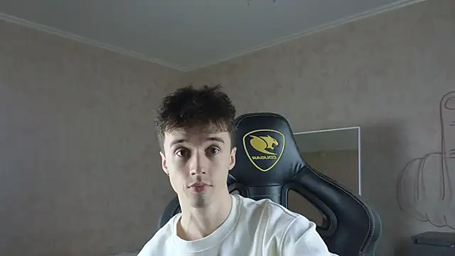 Snapshot of MasonWarholl chatting on October 17, 2025, 10:12 pm MasonWarholl online show from October 17, 2025, 10:12 pm