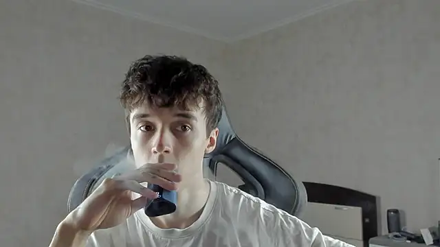 Snapshot of MasonWarholl chatting on February 28, 2026, 10:44 pm MasonWarholl online show from February 28, 2026, 10:44 pm