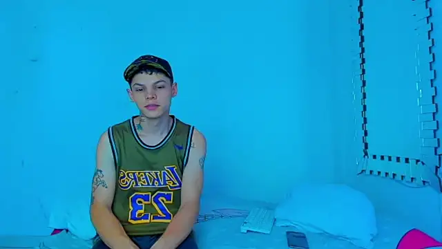 HOT boy2025 online show from January 31, 2025, 8:43 pm