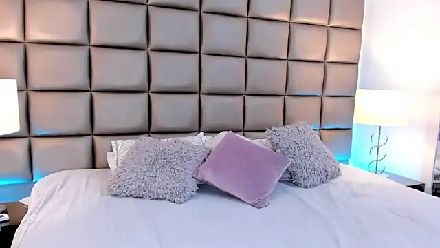 AnnyHizzle online show from March 10, 2025, 4:07 am