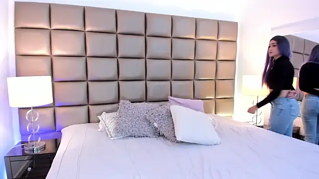 AnnyHizzle online show from March 11, 2025, 9:26 pm