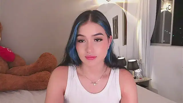 AnnyHizzle online show from November 10, 2025, 4:44 am