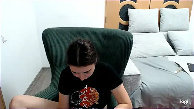 VioletaFlower7 online show from November 8, 2025, 8:18 pm