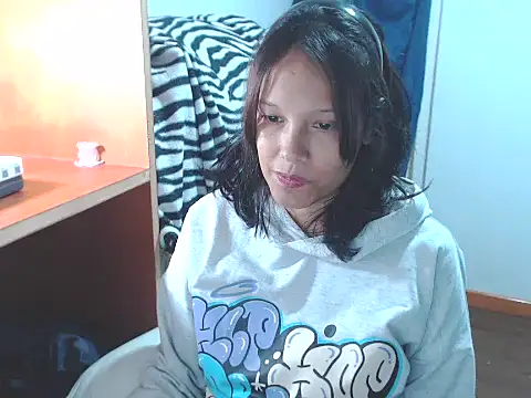 Snapshot of home_vlak chatting on April 19, 2026, 8:00 pm home vlak online show from April 19, 2026, 8:00 pm