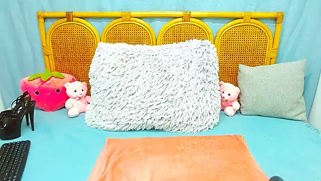 HugeMassiveBooty online show from January 7, 2025, 6:05 am