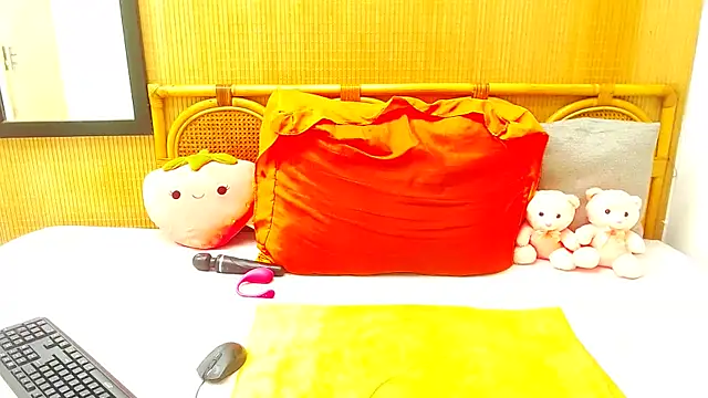 HugeMassiveBooty online show from March 4, 2025, 2:42 pm