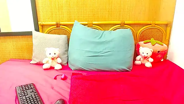 HugeMassiveBooty online show from March 5, 2025, 4:13 pm