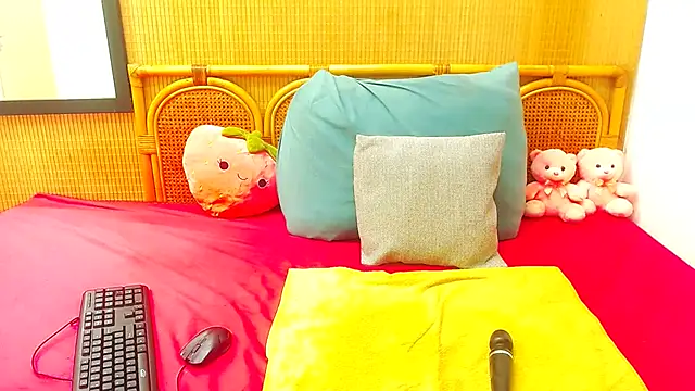 HugeMassiveBooty online show from March 11, 2025, 2:07 pm