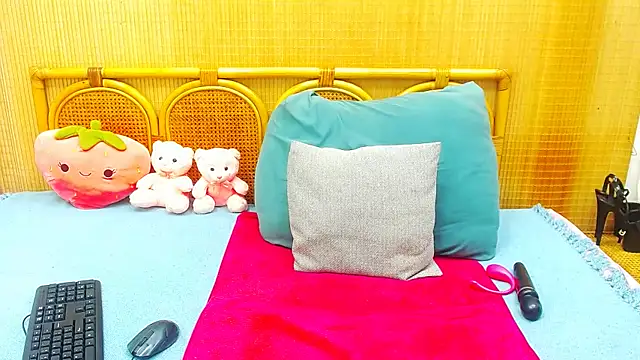 HugeMassiveBooty online show from March 22, 2025, 3:42 pm