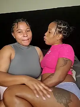 R-thequeen online show from November 27, 2025, 12:29 pm