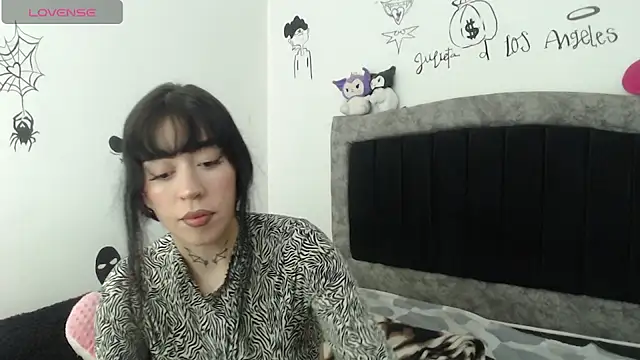 Julieta De Los Angeles online show from March 2, 2026, 8:59 pm