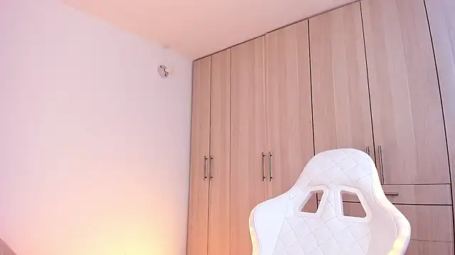 liaqueen610 online show from December 19, 2024, 9:38 pm