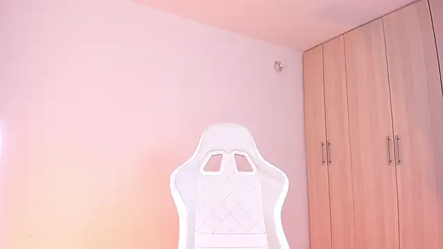 liaqueen610 online show from February 13, 2025, 2:34 am