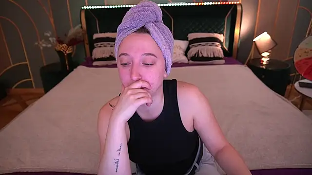 MonAmourrrR online show from September 25, 2025, 5:44 am