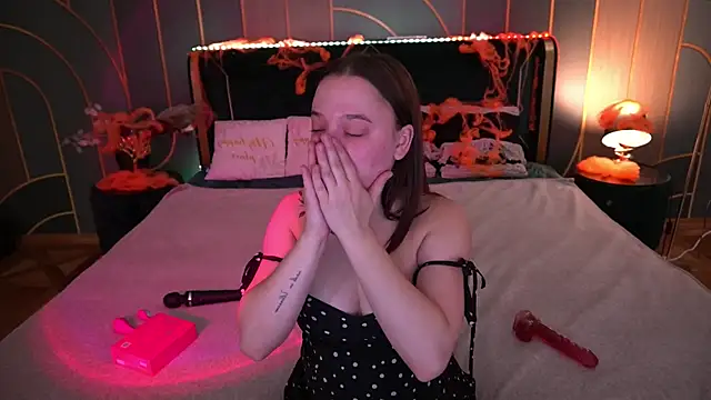 MonAmourrrR online show from October 22, 2025, 5:41 am