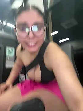 Snapshot of zui_lu chatting on February 23, 2025, 5:01 am zui lu online show from February 23, 2025, 5:01 am