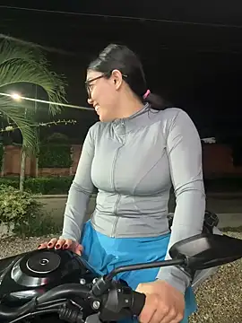 Snapshot of zui_lu chatting on February 26, 2025, 8:04 am zui lu online show from February 26, 2025, 8:04 am