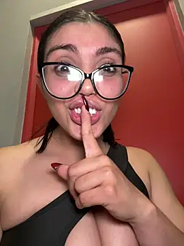 Snapshot of zui_lu chatting on March 2, 2025, 4:17 am zui lu online show from March 2, 2025, 4:17 am