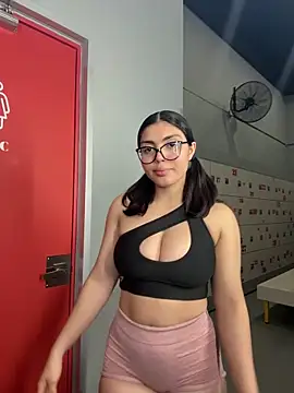 Snapshot of zui_lu chatting on March 7, 2025, 5:18 am zui lu online show from March 7, 2025, 5:18 am