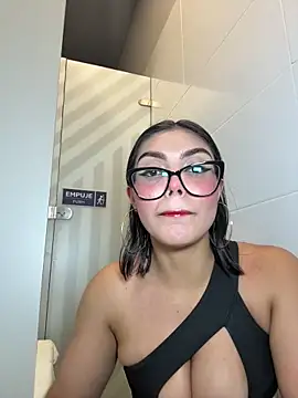 Snapshot of zui_lu chatting on October 5, 2025, 3:49 am zui lu online show from October 5, 2025, 3:49 am