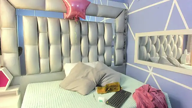 sophia ny online show from December 1, 2025, 1:38 pm