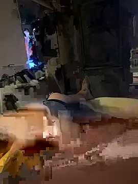 Snapshot of MatthewEmme chatting on October 26, 2025, 12:49 am MatthewEmme online show from October 26, 2025, 12:49 am