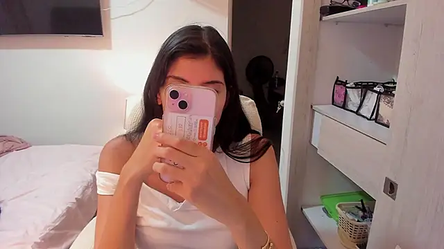 misstoya online show from October 7, 2025, 1:03 am