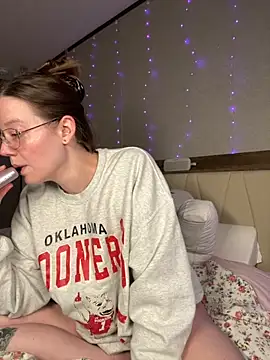 Sweetdee222x online show from September 28, 2025, 1:22 am