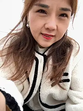 Snapshot of Efangfang chatting on December 3, 2024, 12:35 am Efangfang online show from December 3, 2024, 12:35 am