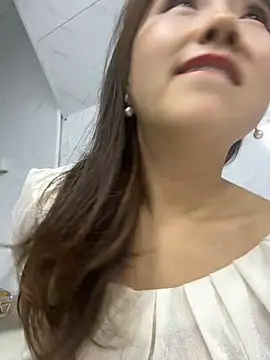 Snapshot of Efangfang chatting on February 22, 2025, 1:24 pm Efangfang online show from February 22, 2025, 1:24 pm